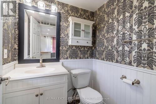 7 Gaydon Way, Brant, ON - Indoor Photo Showing Bathroom