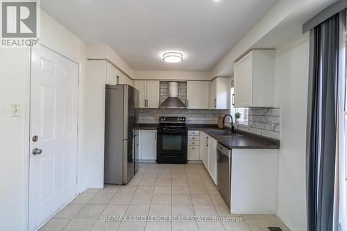 7 Gaydon Way, Brant, ON - Indoor Photo Showing Kitchen