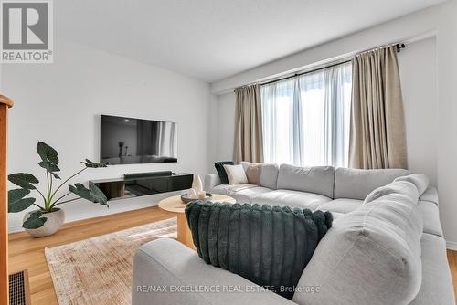 12 Whithorn Crescent, Haldimand, ON - Indoor Photo Showing Living Room