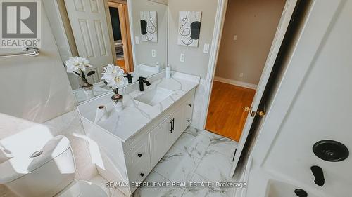 8 Elite Road, Caledon, ON - Indoor Photo Showing Bathroom