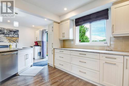 6 Brookview Road, Brampton, ON - Indoor Photo Showing Kitchen