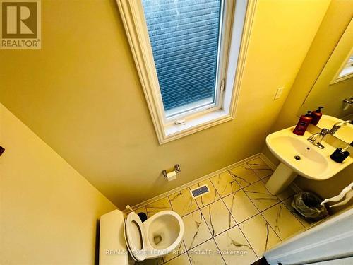 10 Charm Place N, Thorold, ON - Indoor Photo Showing Bathroom