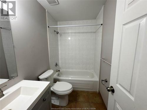 76 University Avenue Unit# 308, Windsor, ON - Indoor Photo Showing Bathroom