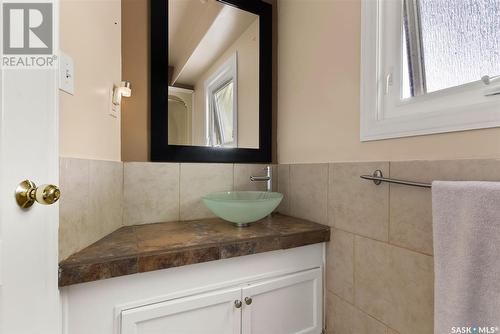 2109 Wallace Street, Regina, SK - Indoor Photo Showing Bathroom