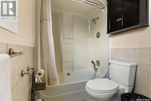 2109 Wallace Street, Regina, SK - Indoor Photo Showing Bathroom