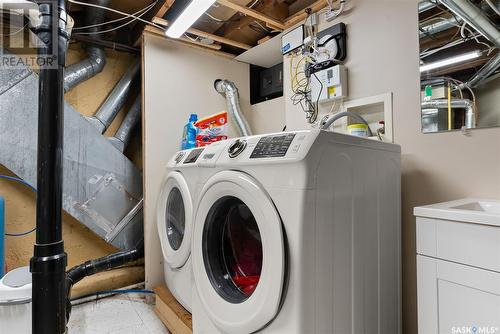 2109 Wallace Street, Regina, SK - Indoor Photo Showing Laundry Room