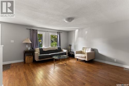 2109 Wallace Street, Regina, SK - Indoor Photo Showing Living Room