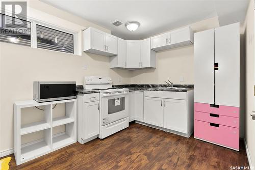 5249 Crane Crescent, Regina, SK - Indoor Photo Showing Kitchen