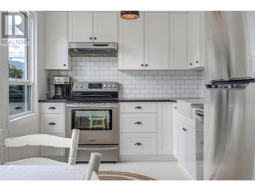 1163 Kensington Street, Penticton, BC - Indoor Photo Showing Kitchen With Stainless Steel Kitchen