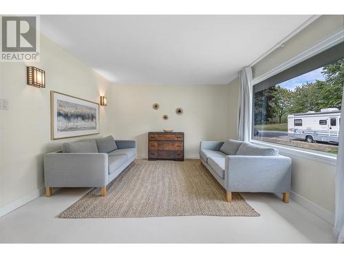 1163 Kensington Street, Penticton, BC - Indoor Photo Showing Living Room