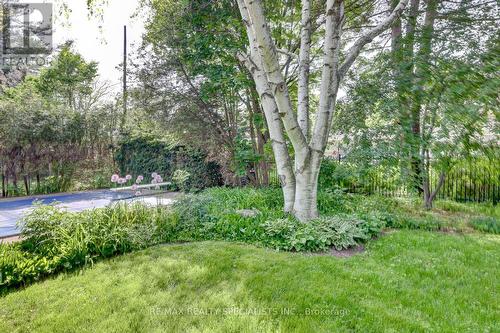 1275 Donlea Crescent, Oakville, ON - Outdoor