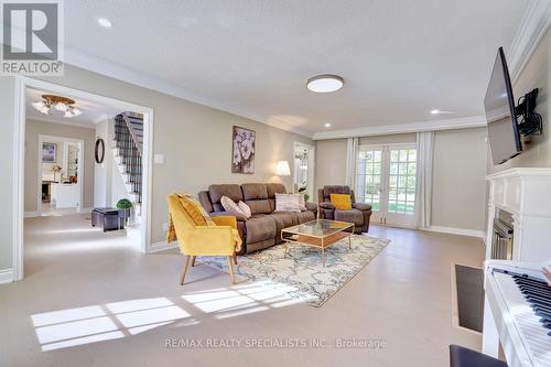 1275 Donlea Crescent, Oakville, ON - Indoor Photo Showing Living Room