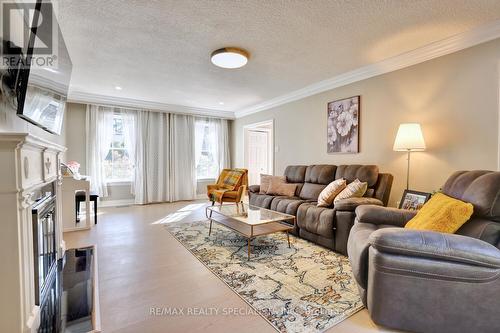 1275 Donlea Crescent, Oakville, ON - Indoor Photo Showing Living Room