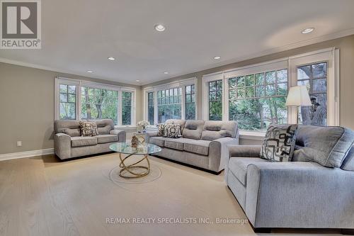 1275 Donlea Crescent, Oakville, ON - Indoor Photo Showing Living Room