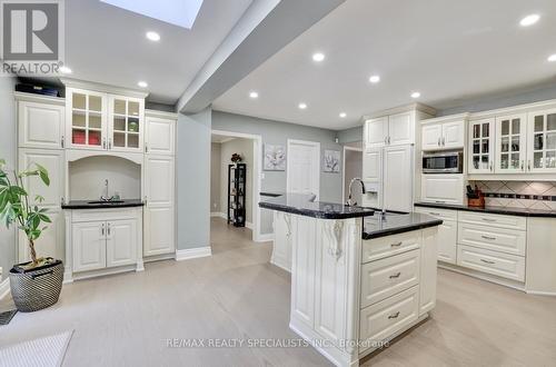 1275 Donlea Crescent, Oakville, ON - Indoor Photo Showing Kitchen