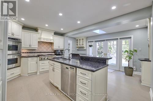 1275 Donlea Crescent, Oakville, ON - Indoor Photo Showing Kitchen With Upgraded Kitchen