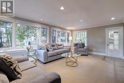 1275 Donlea Crescent, Oakville, ON - Indoor Photo Showing Living Room