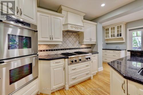 1275 Donlea Crescent, Oakville, ON - Indoor Photo Showing Kitchen With Upgraded Kitchen