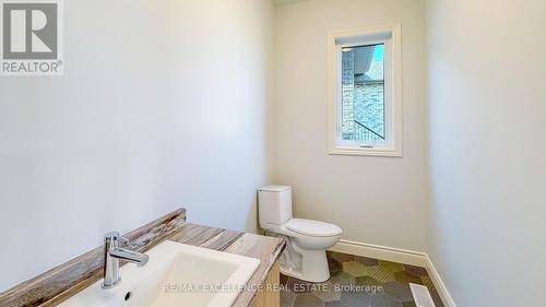 140 Landreville Drive, Sudbury Remote Area, ON - Indoor Photo Showing Bathroom