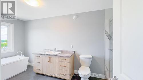 140 Landreville Drive, Sudbury Remote Area, ON - Indoor Photo Showing Bathroom