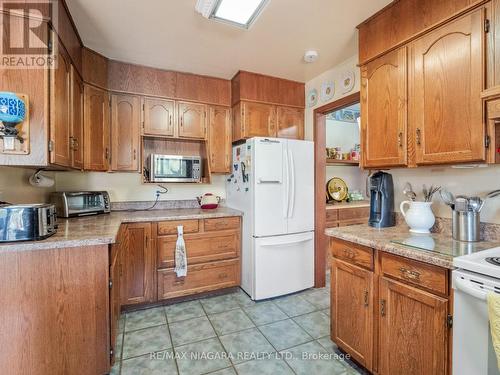 2666 Dominion Road, Fort Erie, ON - Indoor Photo Showing Kitchen