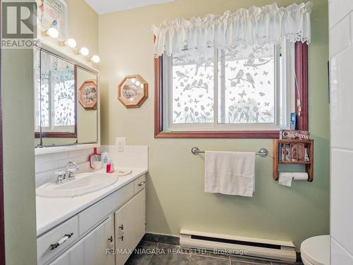 2666 Dominion Road, Fort Erie, ON - Indoor Photo Showing Bathroom