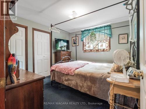 2666 Dominion Road, Fort Erie, ON - Indoor Photo Showing Bedroom