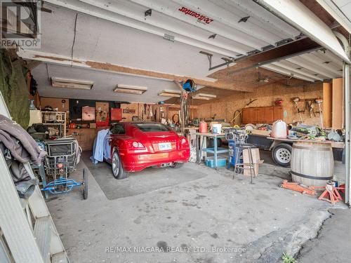 2666 Dominion Road, Fort Erie, ON - Indoor Photo Showing Garage