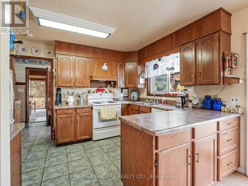 2666 Dominion Road, Fort Erie, ON - Indoor Photo Showing Kitchen