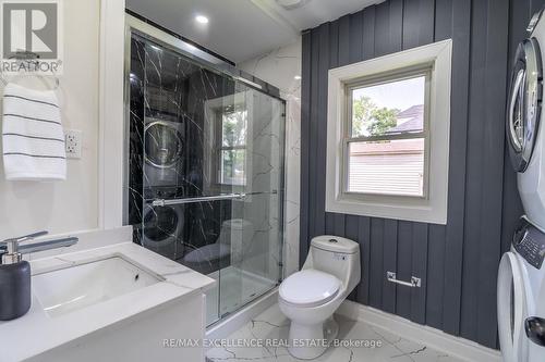 3561 King Street, Windsor, ON - Indoor Photo Showing Bathroom