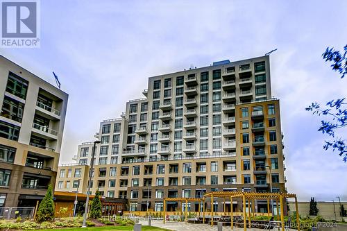 712 - 8 Beverley Glen Boulevard, Vaughan, ON - Outdoor With Facade