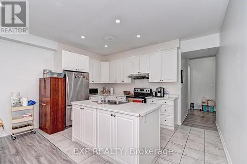 67 Knotty Pine Avenue, Cambridge, ON - Indoor Photo Showing Kitchen