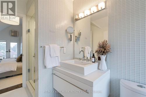 29 Macphail Avenue, Toronto, ON - Indoor Photo Showing Bathroom