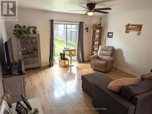 78 Parkside Drive, Barrie, ON - Indoor Photo Showing Living Room