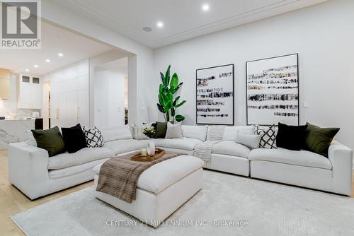 16382 Hillview Place, Caledon, ON - Indoor Photo Showing Living Room