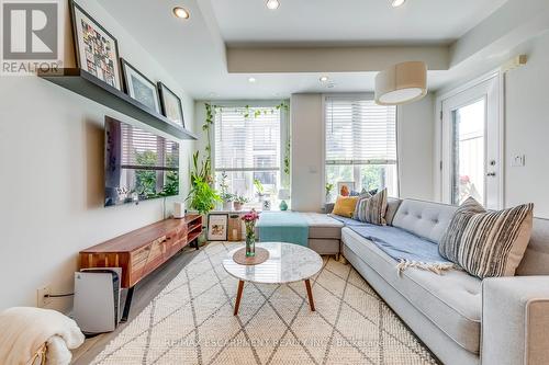 95 - 30 Carnation Avenue, Toronto, ON - Indoor Photo Showing Living Room