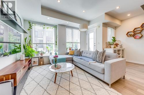 95 - 30 Carnation Avenue, Toronto, ON - Indoor Photo Showing Living Room