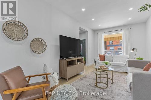 20 Greenaway Avenue, Hamilton, ON - Indoor Photo Showing Living Room