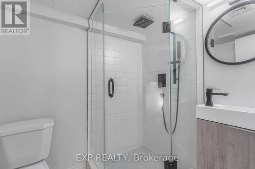 20 Greenaway Avenue, Hamilton, ON - Indoor Photo Showing Bathroom