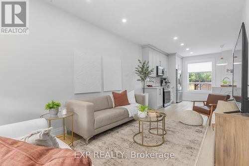 20 Greenaway Avenue, Hamilton, ON - Indoor Photo Showing Living Room