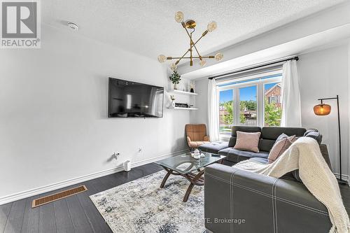 2722 William Jackson Drive, Pickering, ON - Indoor Photo Showing Living Room