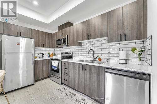 2722 William Jackson Drive, Pickering, ON - Indoor Photo Showing Kitchen With Stainless Steel Kitchen With Double Sink With Upgraded Kitchen