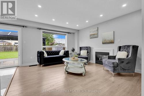 141 Osborn Avenue, Brantford, ON - Indoor Photo Showing Living Room