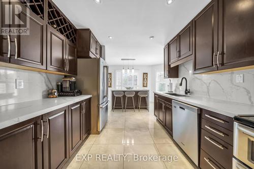 3338 Beau Rivage Crescent, Mississauga, ON - Indoor Photo Showing Kitchen With Upgraded Kitchen