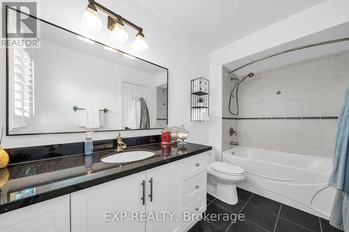 3338 Beau Rivage Crescent, Mississauga, ON - Indoor Photo Showing Bathroom