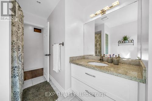 3338 Beau Rivage Crescent, Mississauga, ON - Indoor Photo Showing Bathroom