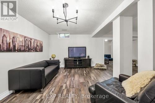 3338 Beau Rivage Crescent, Mississauga, ON - Indoor Photo Showing Living Room