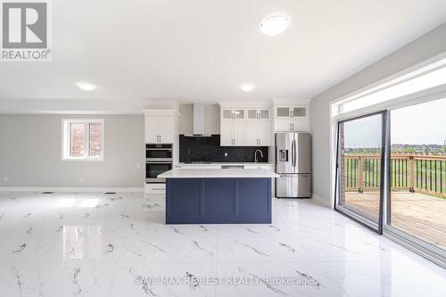 30 Abercrombie Crescent, Brampton, ON - Indoor Photo Showing Kitchen