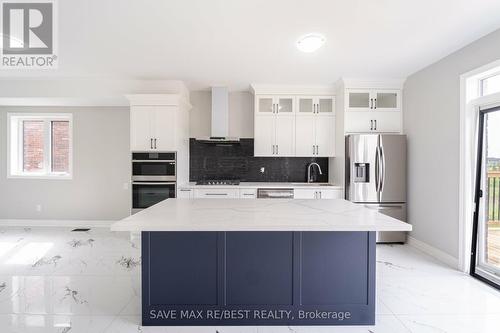 30 Abercrombie Crescent, Brampton, ON - Indoor Photo Showing Kitchen