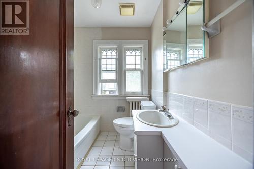 55 Roe Avenue, Toronto, ON - Indoor Photo Showing Bathroom